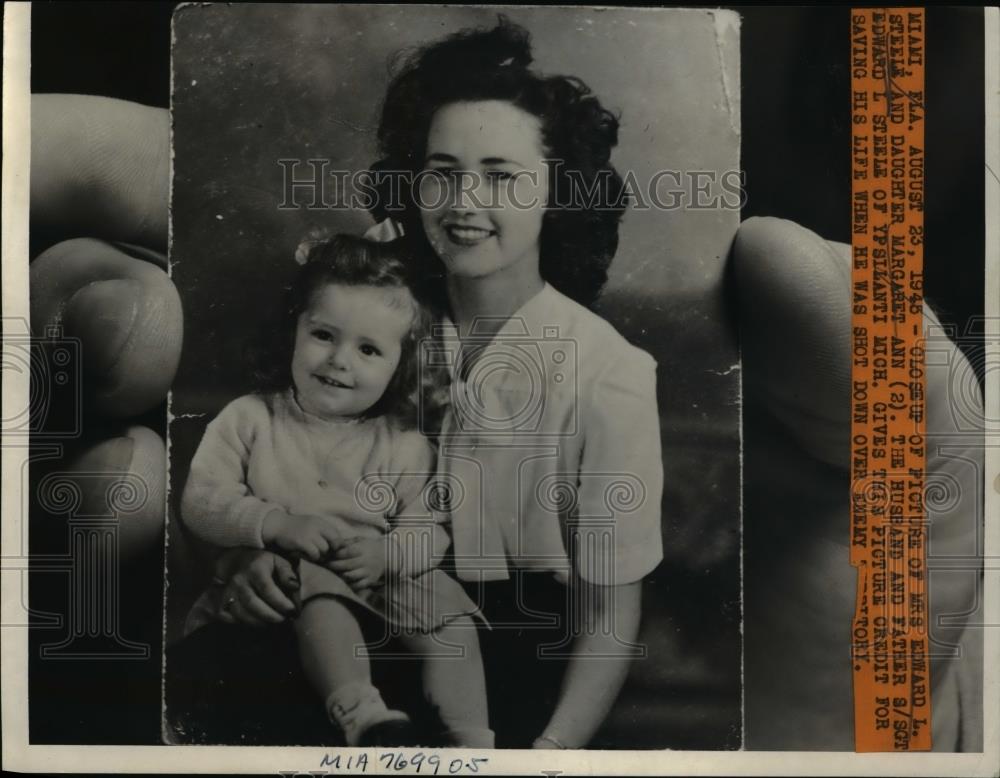 1945 Press Photo Mrs Edward L Steele &amp; daughter Margaret - Historic Images