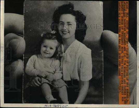 1945 Press Photo Mrs Edward L Steele & daughter Margaret - Historic Images