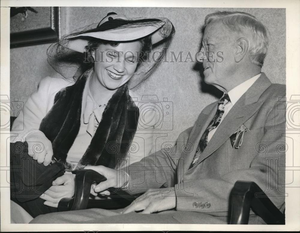 1941 Press Photo Annabelle Adams Orton at divorce hearing with Philo A. Orton - Historic Images