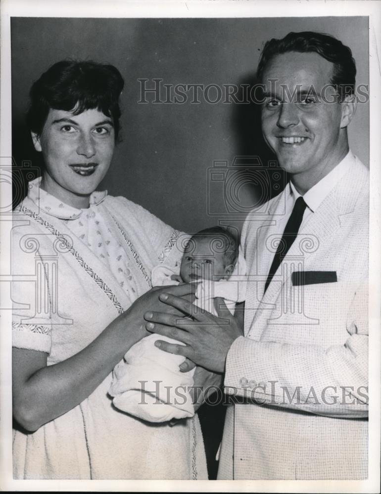 1957 Press Photo Thomas O,Connell Sued Hospital For Rights To View Child Birth - Historic Images