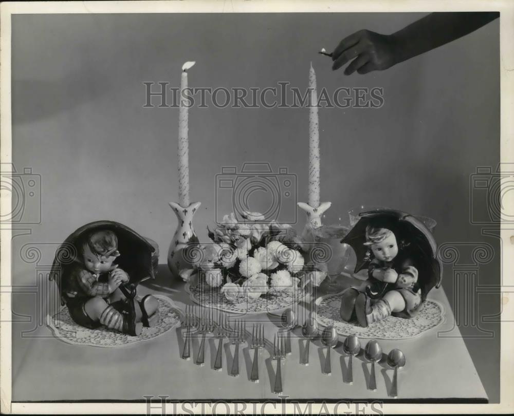 1957 Press Photo Pretty table setting for a bridal shower features collector&#39;s - Historic Images