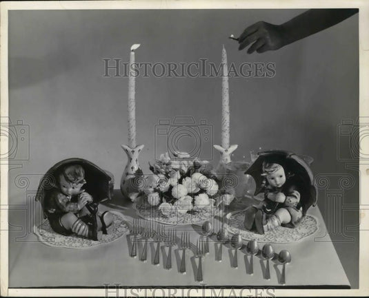 1957 Press Photo Pretty table setting for a bridal shower features collector's - Historic Images