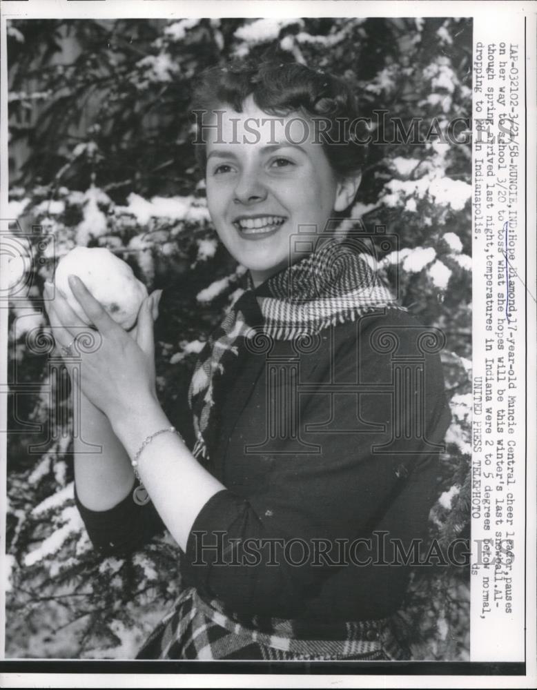 1958 Press Photo Hope Diamond throws snowball on her way to school in Muncie - Historic Images