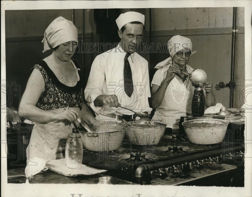 1931 Press Photo Mrs W. Dunn, Chef Sillbide , And Mrs R.E. Frank - Historic Images