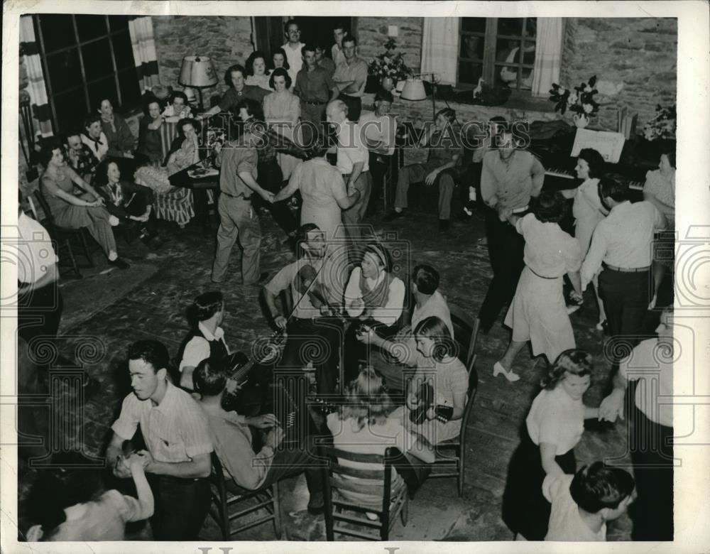 1941 Press Photo Sharpshooting Competition Party - Historic Images