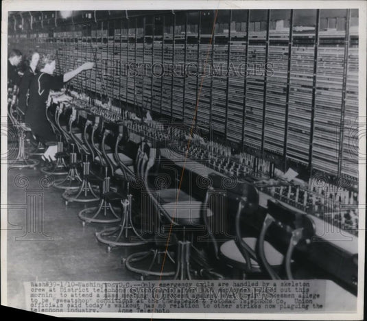 Press Photo Only Emergency Calls Are Being Handled At District Telephone Co. - Historic Images