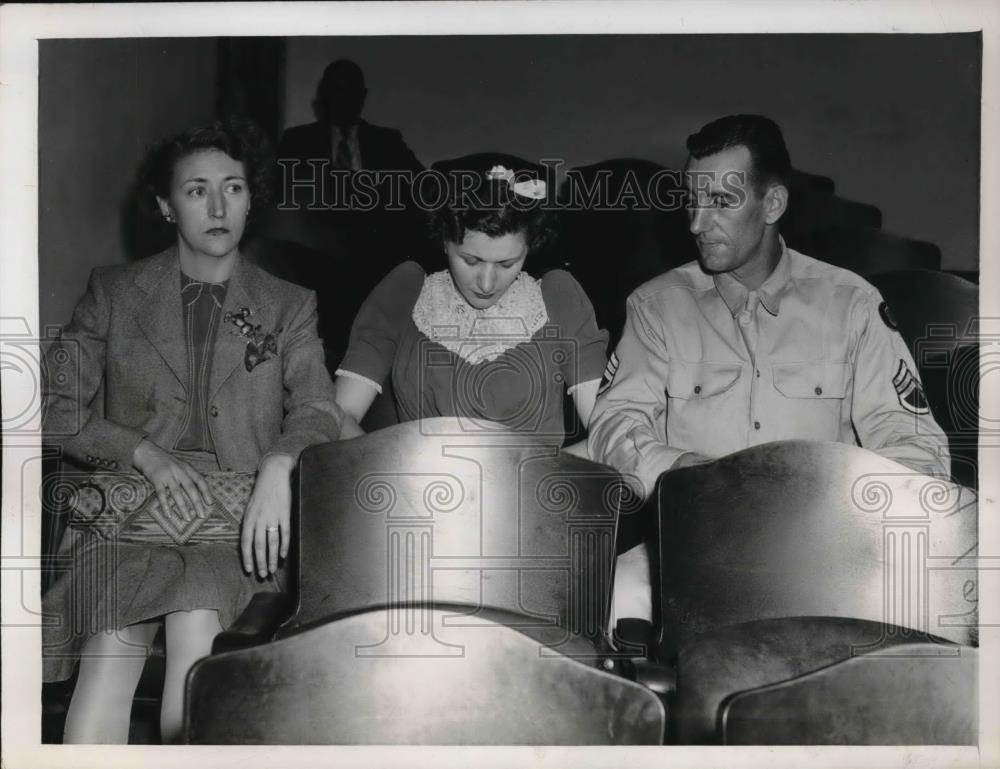 1943 Press Photo shown listening to testimony in the inquest into the slaying of - Historic Images