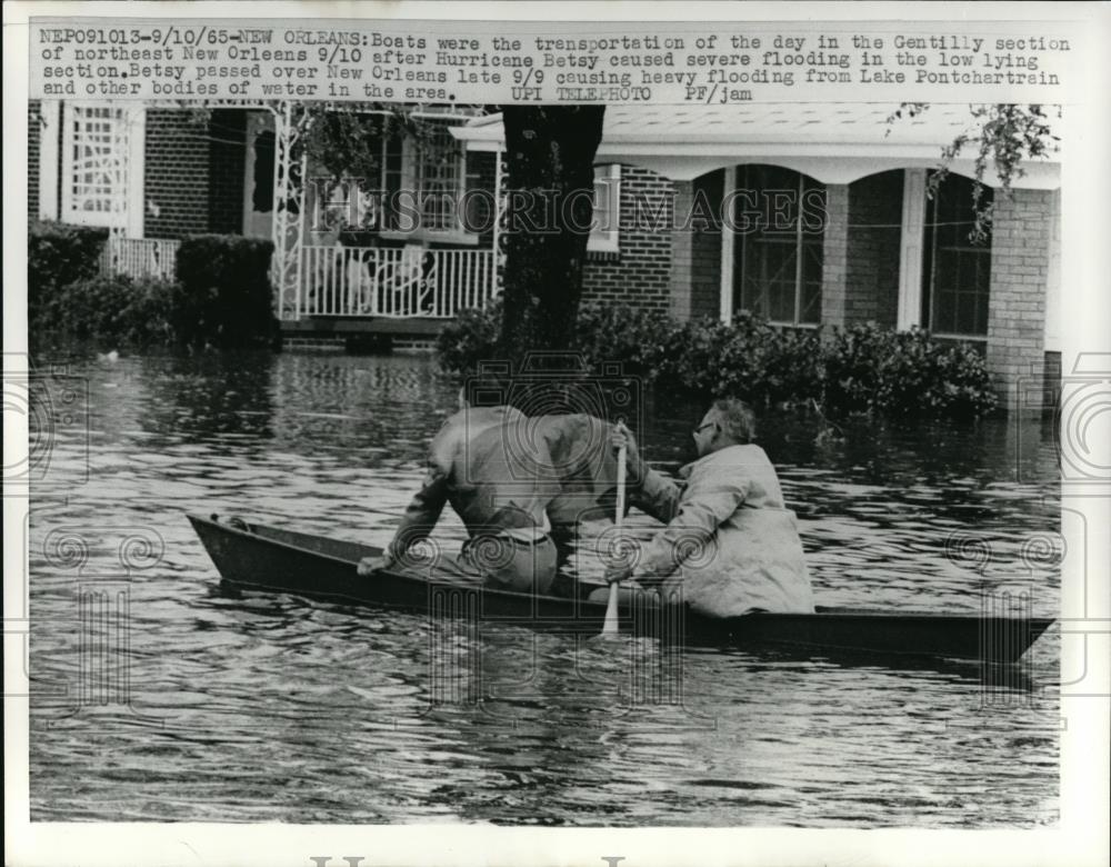 1965 Press Photo Boats were the transportation of the day in the Gentilly - Historic Images