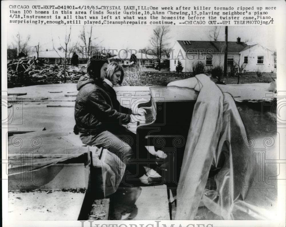 1965 Press Photo After killer tornado ripped up more than 100 homes in - Historic Images