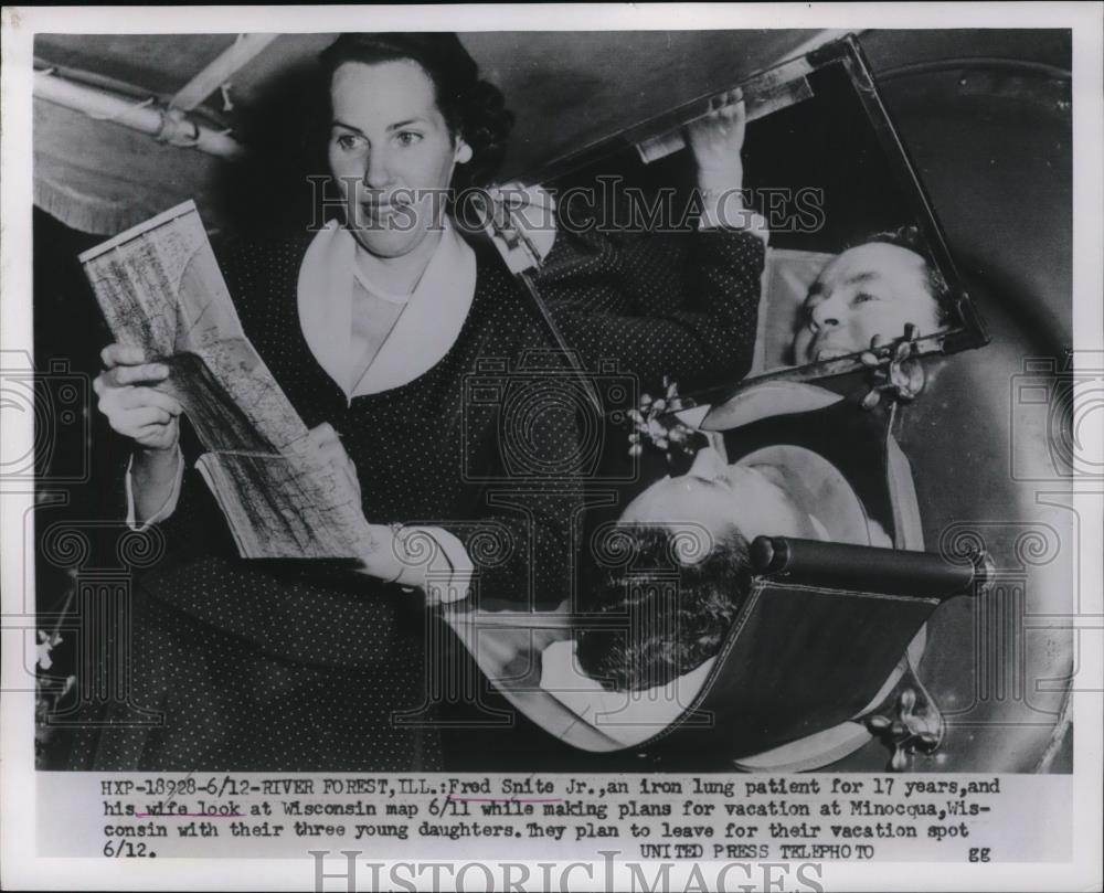 1953 Press Photo River Forest Fred Snite Iron Lung Wisconsin Minocqua Vacation - Historic Images