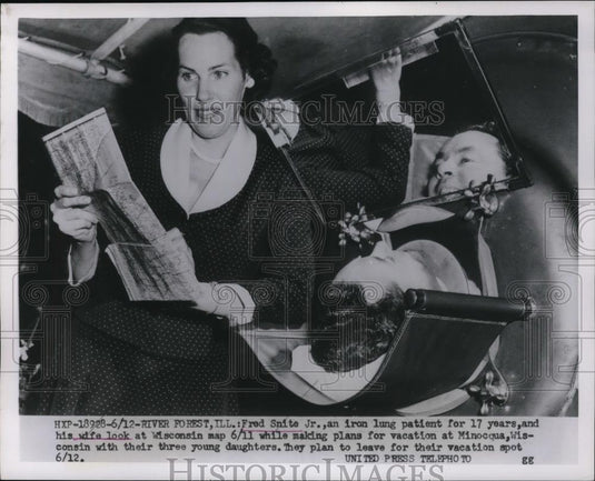 1953 Press Photo River Forest Fred Snite Iron Lung Wisconsin Minocqua Vacation - Historic Images