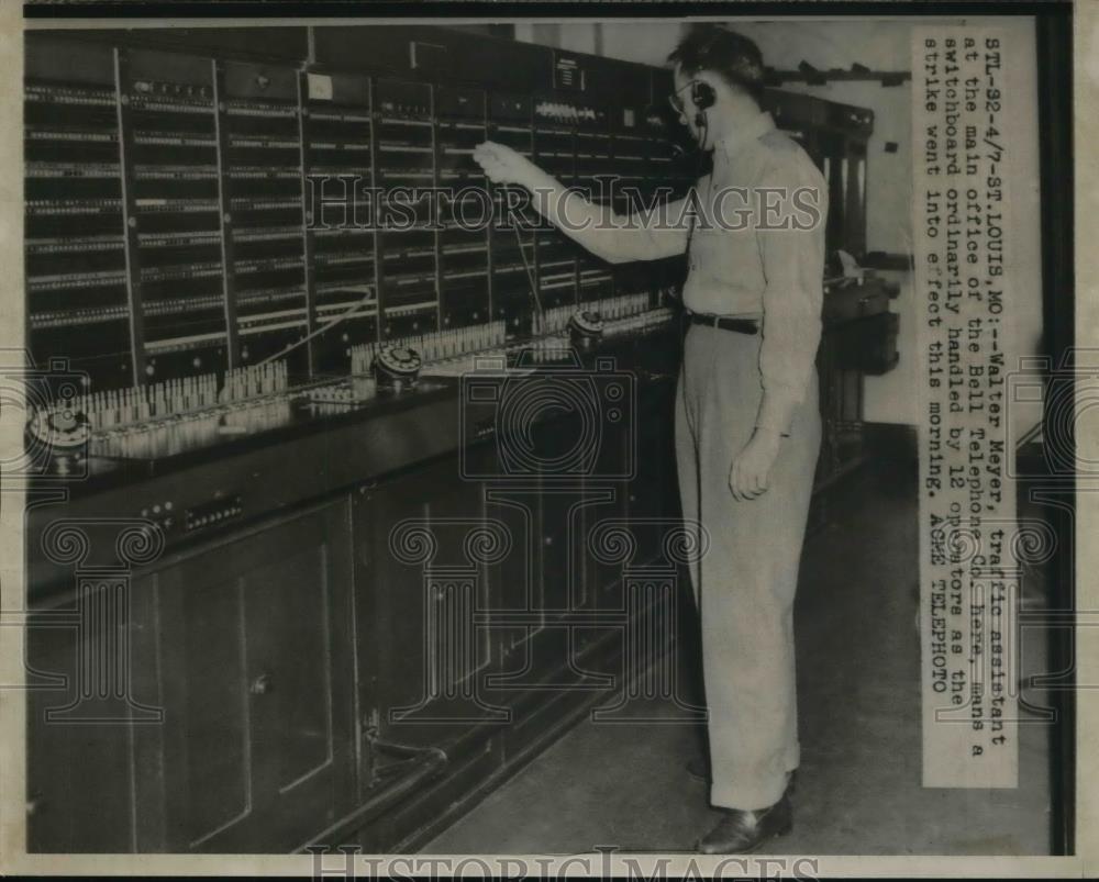 1947 Press Photo Walter Meyer Mans A Switchboard Usually Handled By 12 Operators - Historic Images