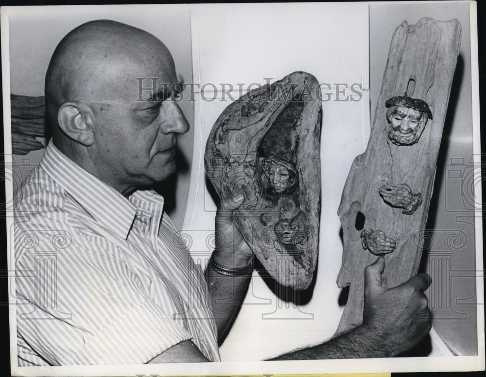 1969 Press Photo Dr. Angras&#39; &quot;Listening&quot;, left, and &quot;Blessing&quot; right, artworks - Historic Images