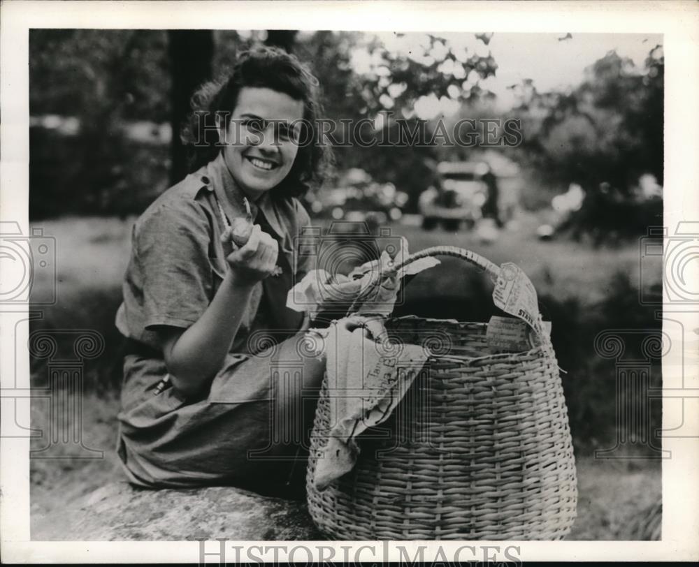 1941 Press Photo Girl Scout Laura Tarquinio, Girl Guide from Brazil - Historic Images