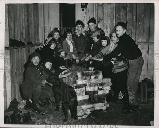 1948 Press Photo Children in Shelter House - Historic Images