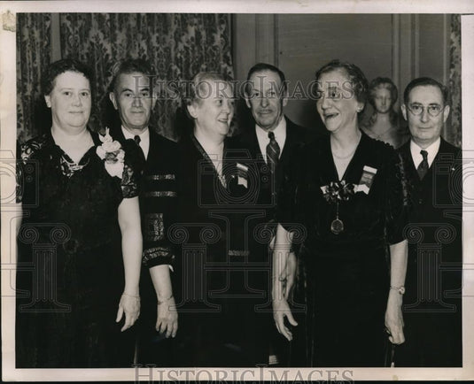 1939 Press Photo Veteran employees of the New York Telephone Company - Historic Images
