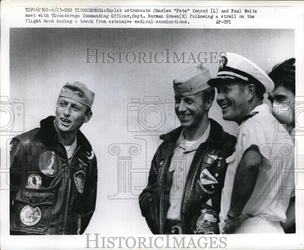 1973 Press Photo C. &quot;Pete&quot; Conrad, P. Weitz &amp; N. Green meet during break - Historic Images