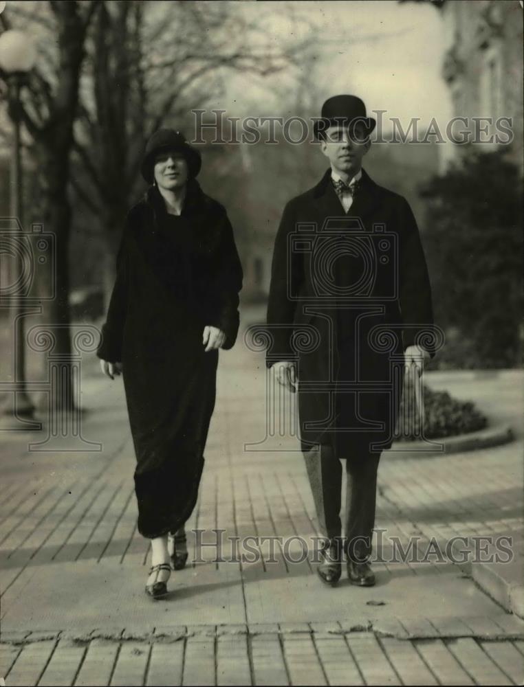 1924 Press Photo Count &amp; Countess Von Rosen in Washington D.C. - Historic Images