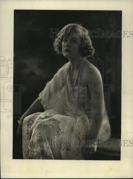 1923 Press Photo Mrs Alfred Carlier wife of Belgian war vet in NYC - Historic Images