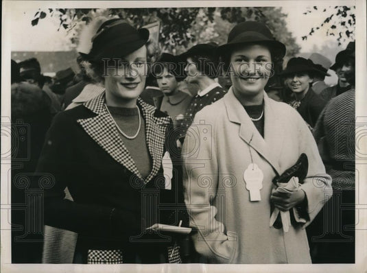 1936 Press Photo Louise Archer Clyde & Carol Cross at Rose Tree fox hunt club - Historic Images