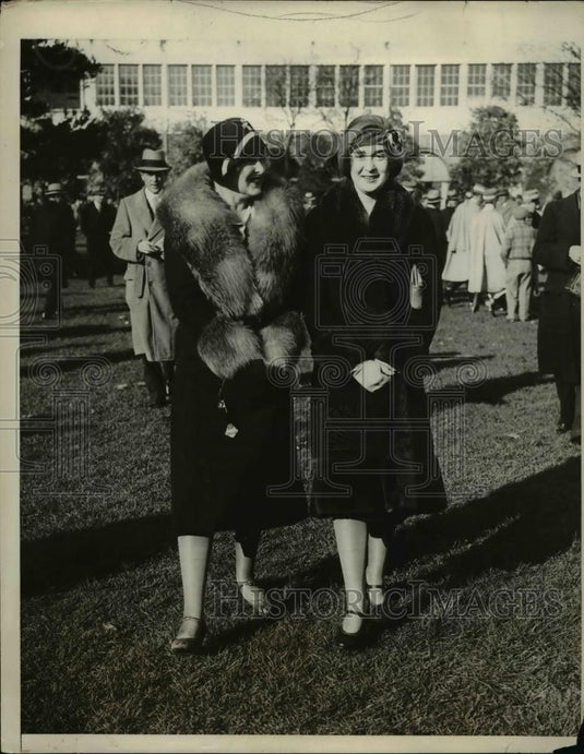 1930 Press Photo Mrs. Edward H. Graham and daughter Gladys at Belmont Park - Historic Images