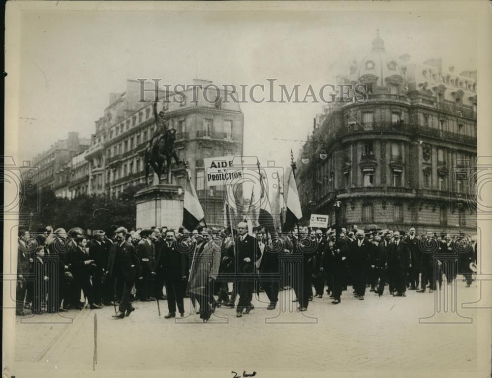 1926 Press Photo French veterans protest U.S. debt terms. Parading by the Arc - Historic Images