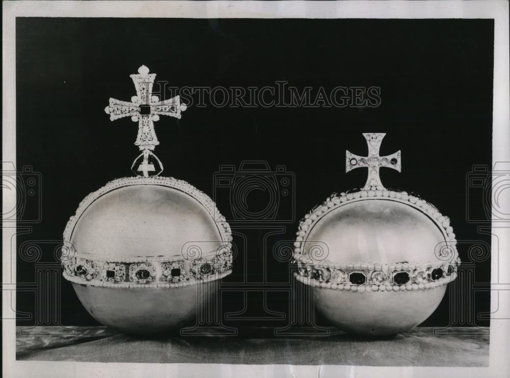 1937 Press Photo Royal Ords of Crown Jewels displayed in London - Historic Images