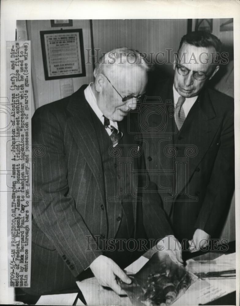 1946 Press Photo James A. Johnston & James V. Bennett inspect pipe fittings - Historic Images
