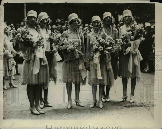 1930 Press Photo Lord Ashfield's daughter married to James Rutland,bridesmaids - Historic Images