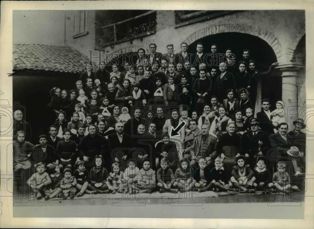 1939 Press Photo Brescia North Italy, Elizabeth Mercandelli (seated) with 101 - Historic Images