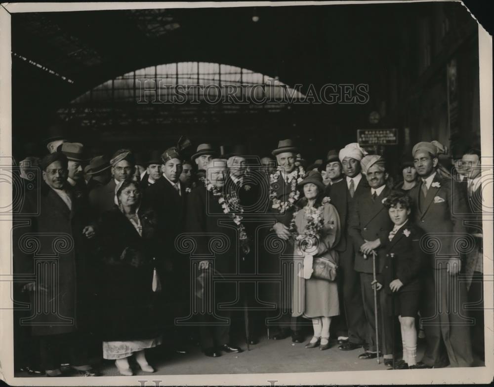 1929 Press Photo Simon commission returns to London. Shown Sir John and Lady - Historic Images