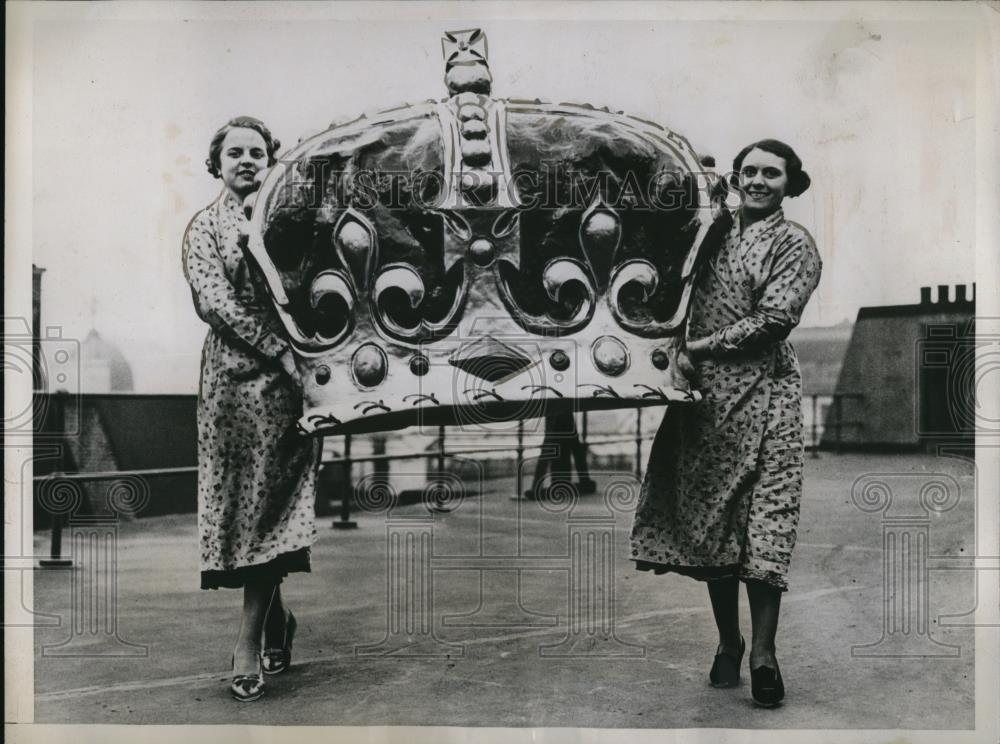 1935 Press Photo Giant crown for British Jubilee Celebrations in London - Historic Images