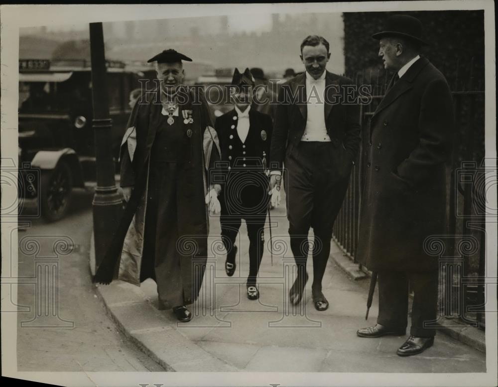 1931 Press Photo Dean of Windsor with friends coming away from St. James&#39;s - Historic Images