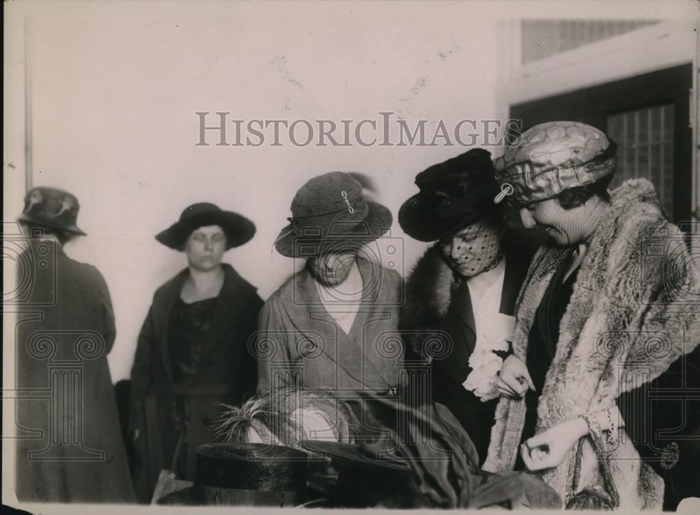 1920 Press Photo Wash DC Child Wefare Society Mrs S Wells, Mrs Merritt, - Historic Images