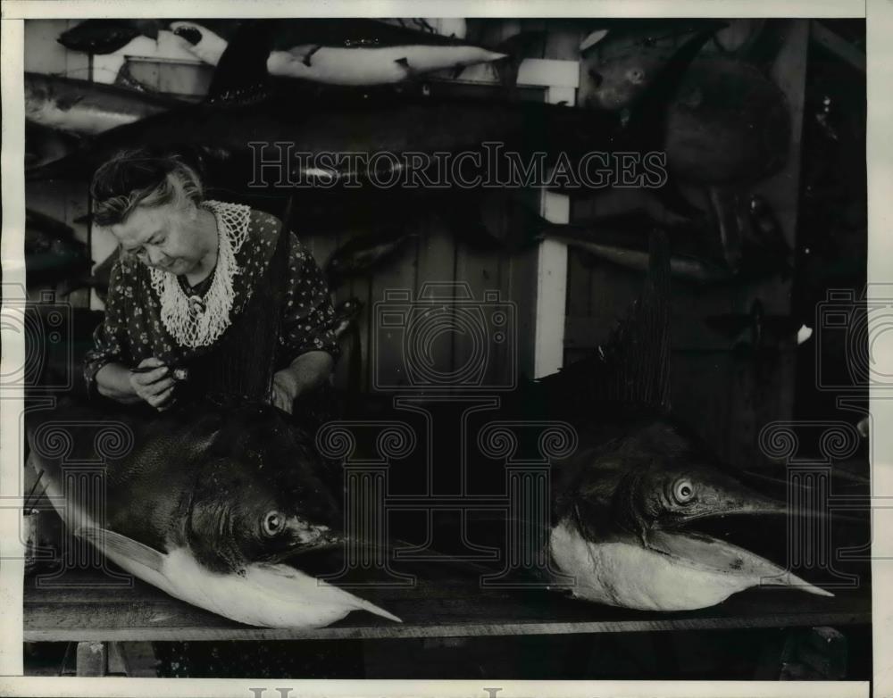 1934 Press Photo Mrs. Charles Parker, the world&#39;s only fishermist - Historic Images