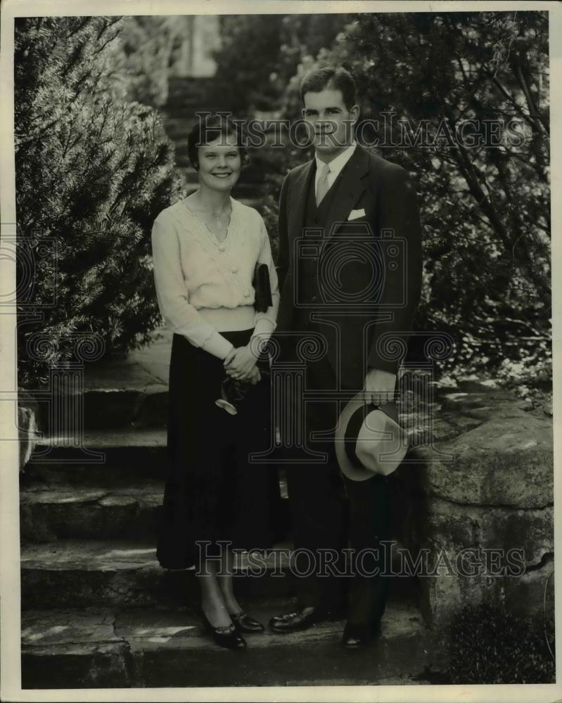 1922 Press Photo Mr &amp; Mrs Howard Morris Jr on honeymoon - Historic Images
