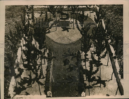 1920 Press Photo Cemetery Exclusively for Horses Maintained by John E. Madden - Historic Images