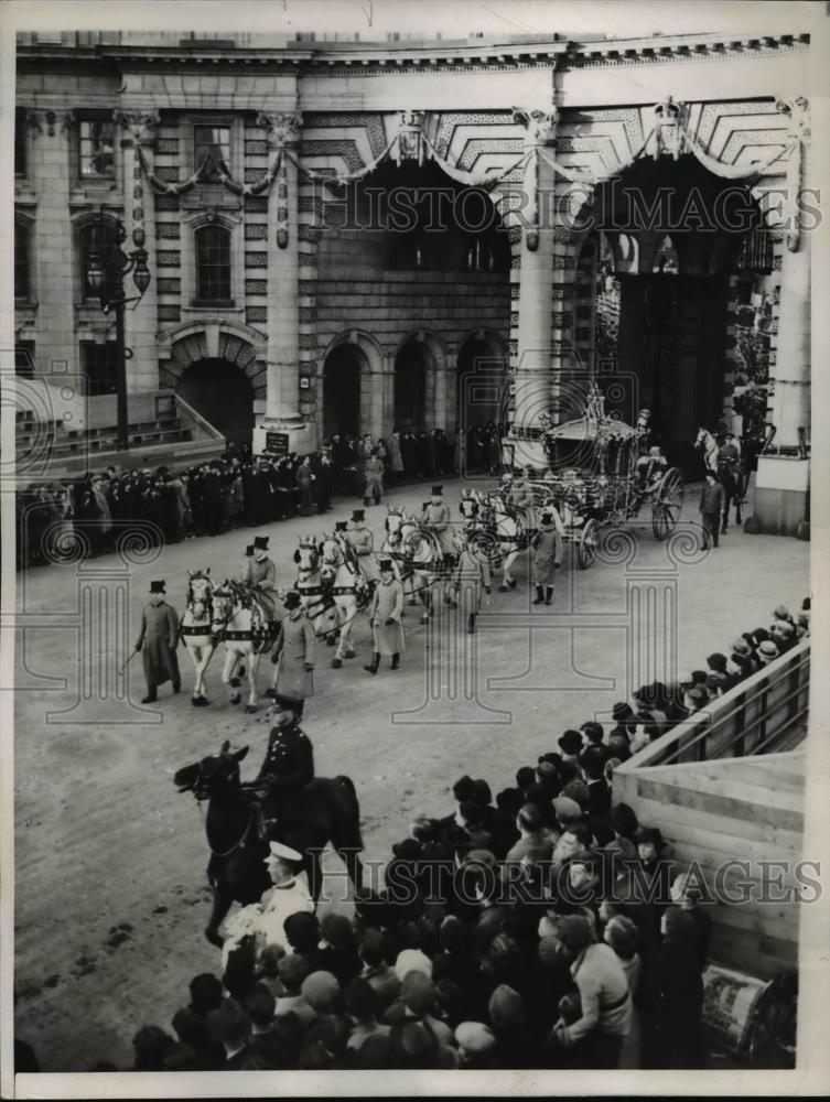 1937 Press Photo The Royal coach in the procession during a rehearsal - Historic Images