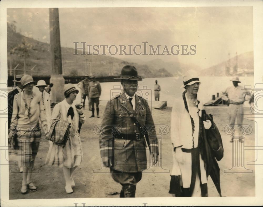 1927 Press Photo Mrs. Ames, , Miss Virginia Daves, Major Leutenant Martin - Historic Images