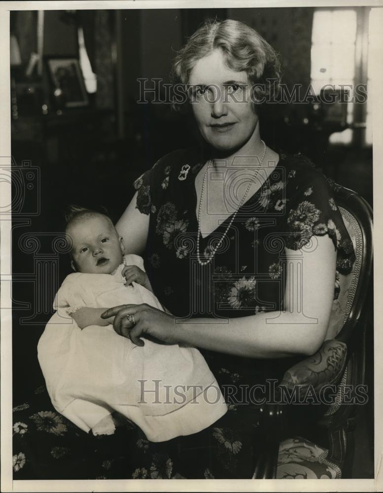 1930 Press Photo Mrs Patrick J Hurley Sec of War's wife & baby - Historic Images