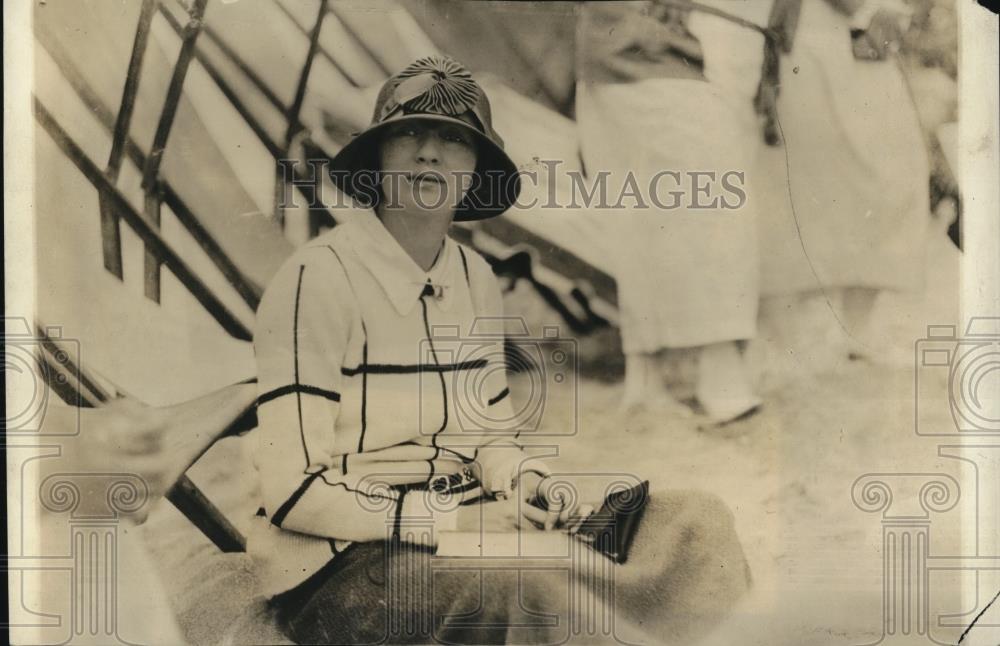 1923 Press Photo Mrs. John McCormick on the Beach at Miami - Historic Images