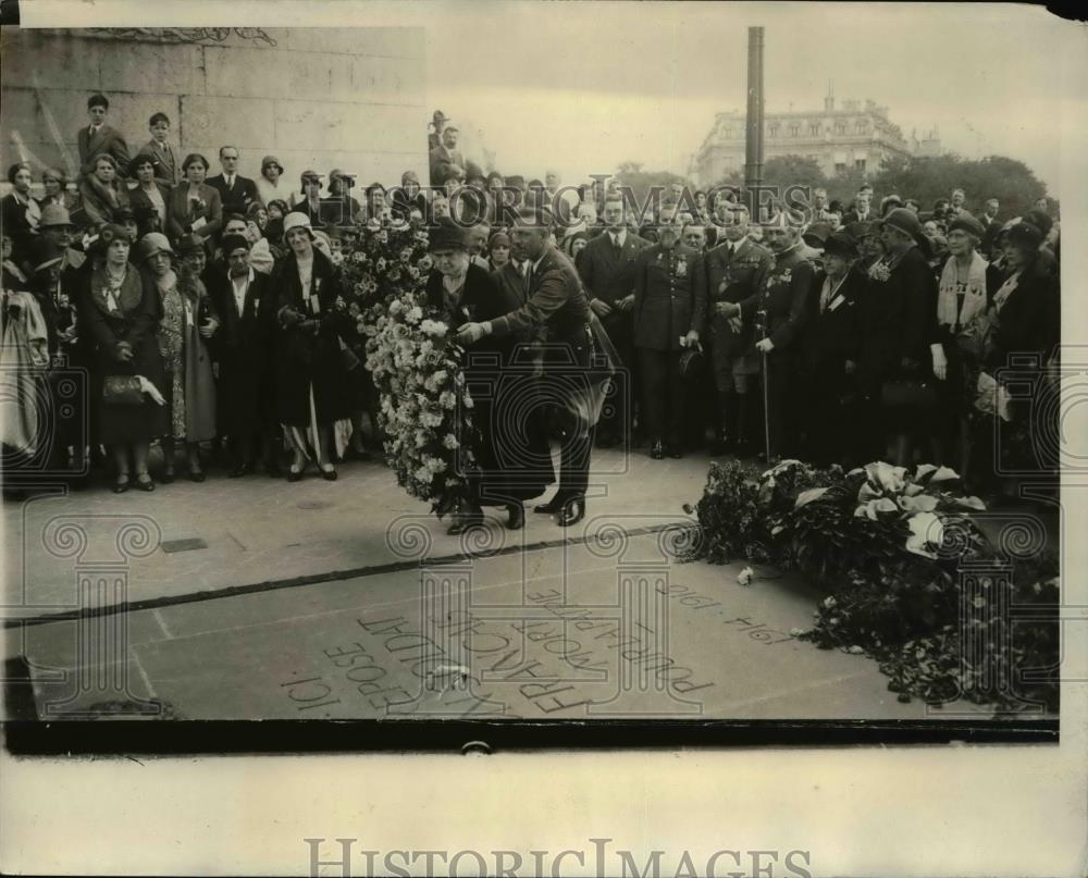 1930 Press Photo Mrs Sarah Thompson T French Tomb of Unknown Soldier - Historic Images