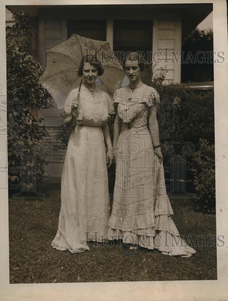 1933 Press Photo Kathryn Mae Schmid and Elizabeth Monahav - Historic Images