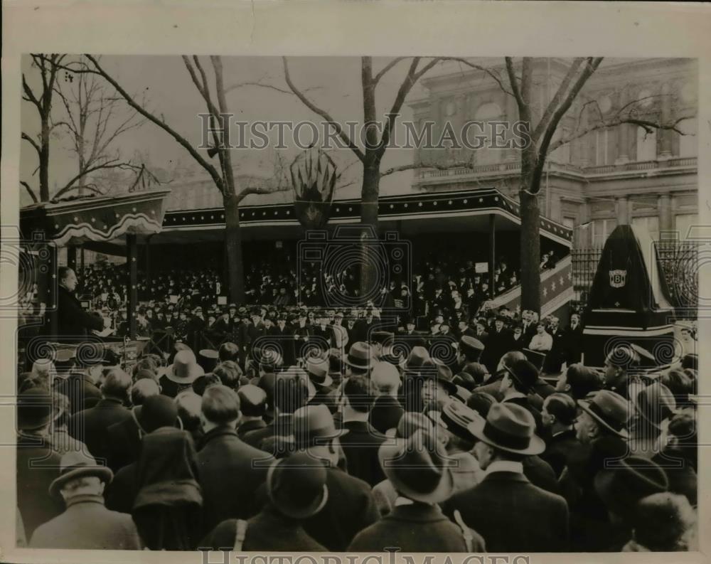 1932 Press Photo The last tribute to the funeral of Monsieur Briand - Historic Images