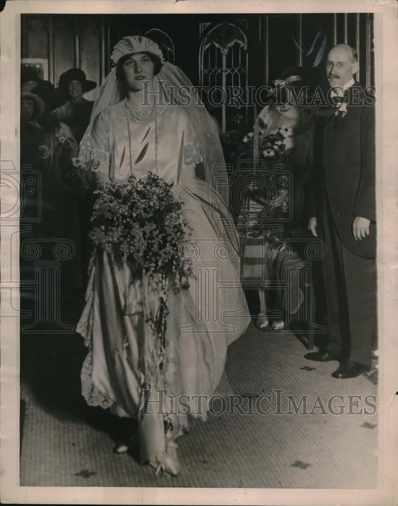 1922 Press Photo Louise Morris During Wedding to Dudley Hotbrook, New York - Historic Images