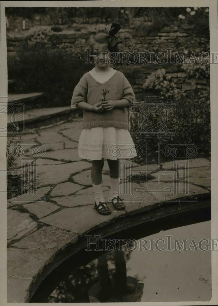 1921 Press Photo Dorothy Thompson 6, rose her grandfather received from the - Historic Images