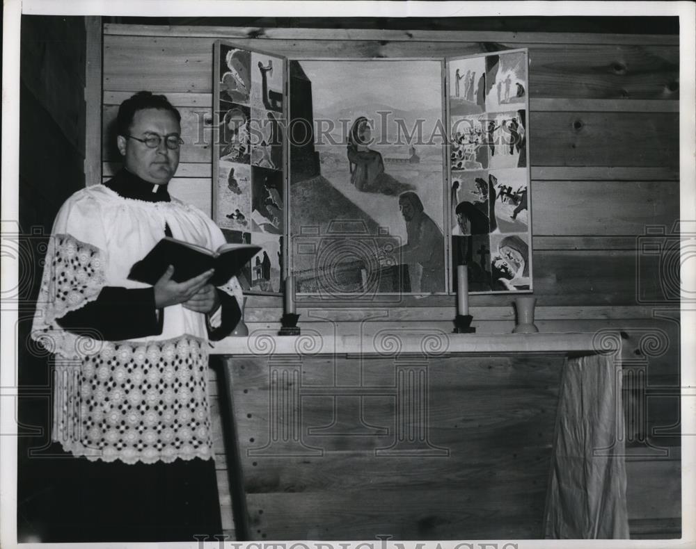 1950 Press Photo Father Francis McDonough Blesses Sacrameny Church - Historic Images