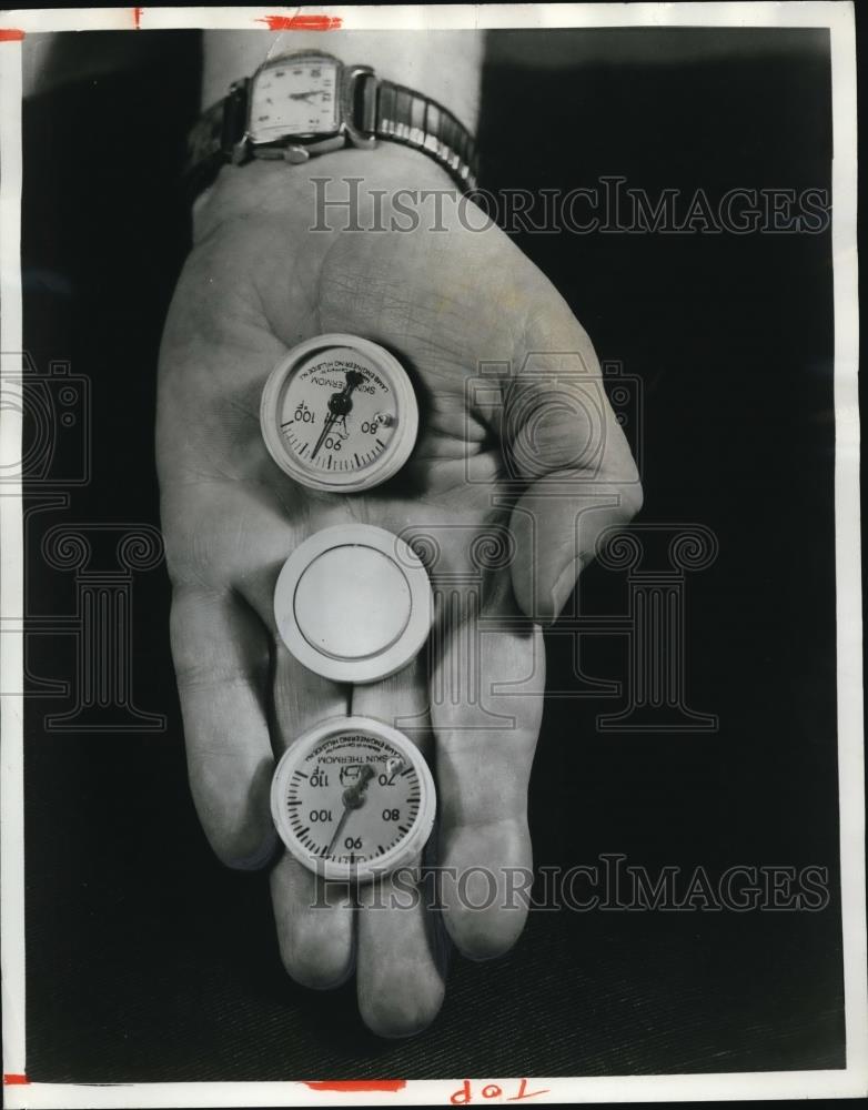 1968 Press Photo Skin Thermometers &quot;Disease Seeker&quot; Body hot spots give clues - Historic Images