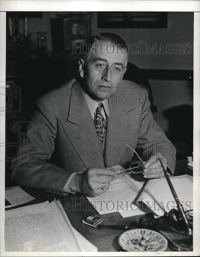 1944 Press Photo Loyd Wright, Charlie Chaplins Attorney - Historic Images