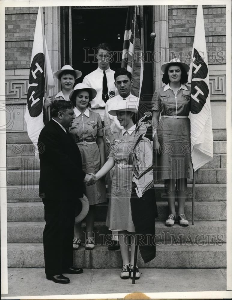 1941 Press Photo Fiorello LaGuardia Mayor Greets Luella Tooley, 4-H Delegate - Historic Images